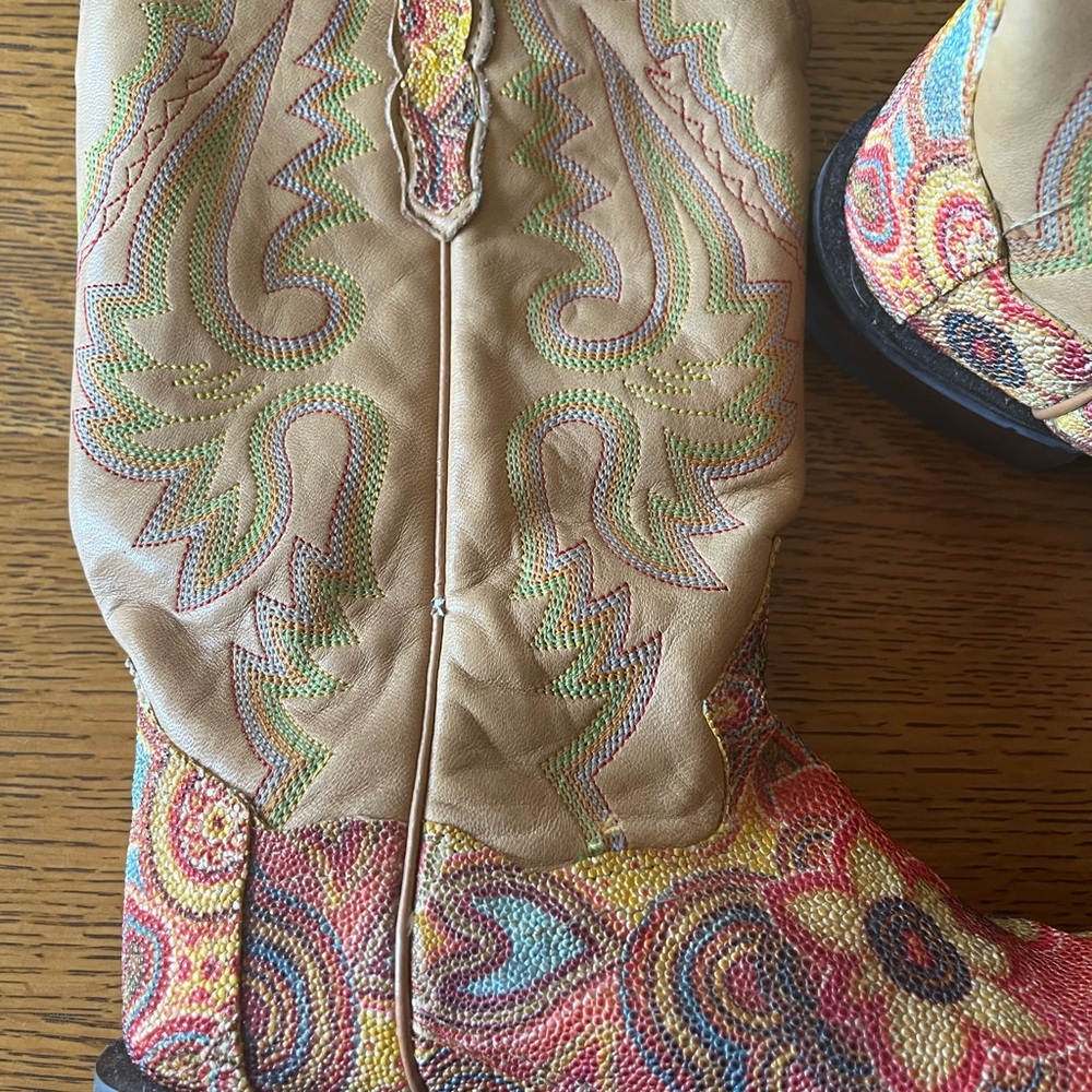 Dan Post beautiful stingray, floral, leather, cowboy boots - Picture 3 of 6